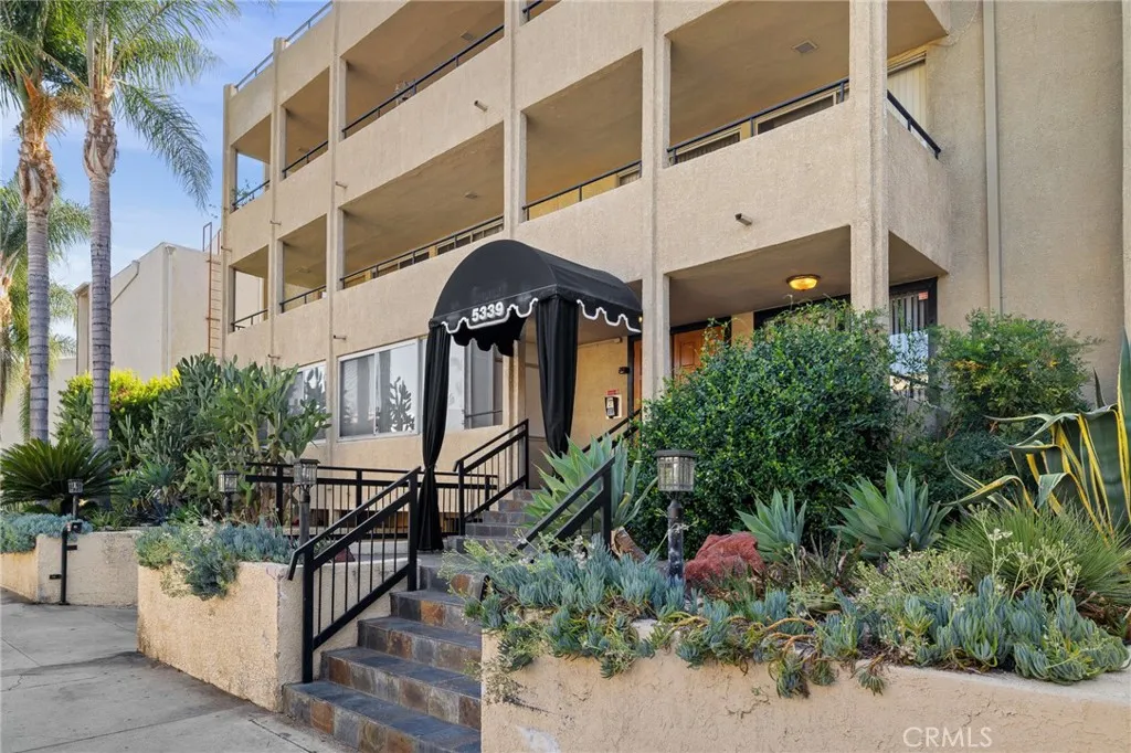 5339 Newcastle Avenue 112, Encino, California 91316 home-pic-40