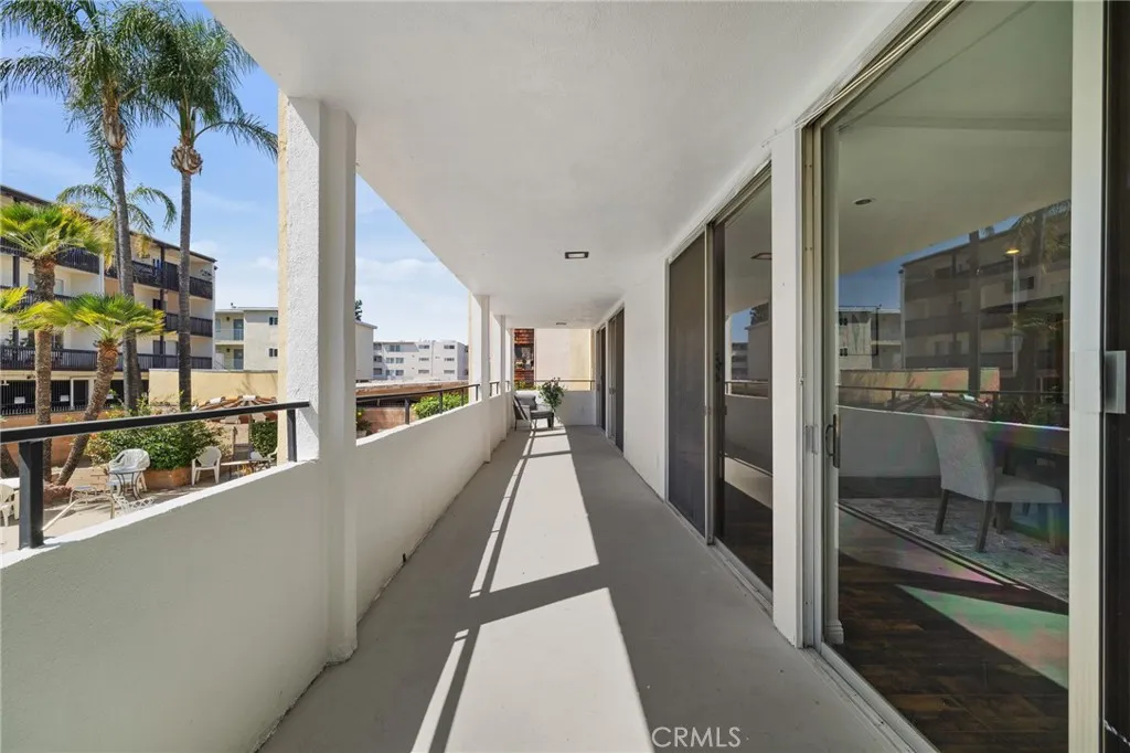 5339 Newcastle Avenue 112, Encino, California 91316 home-pic-29