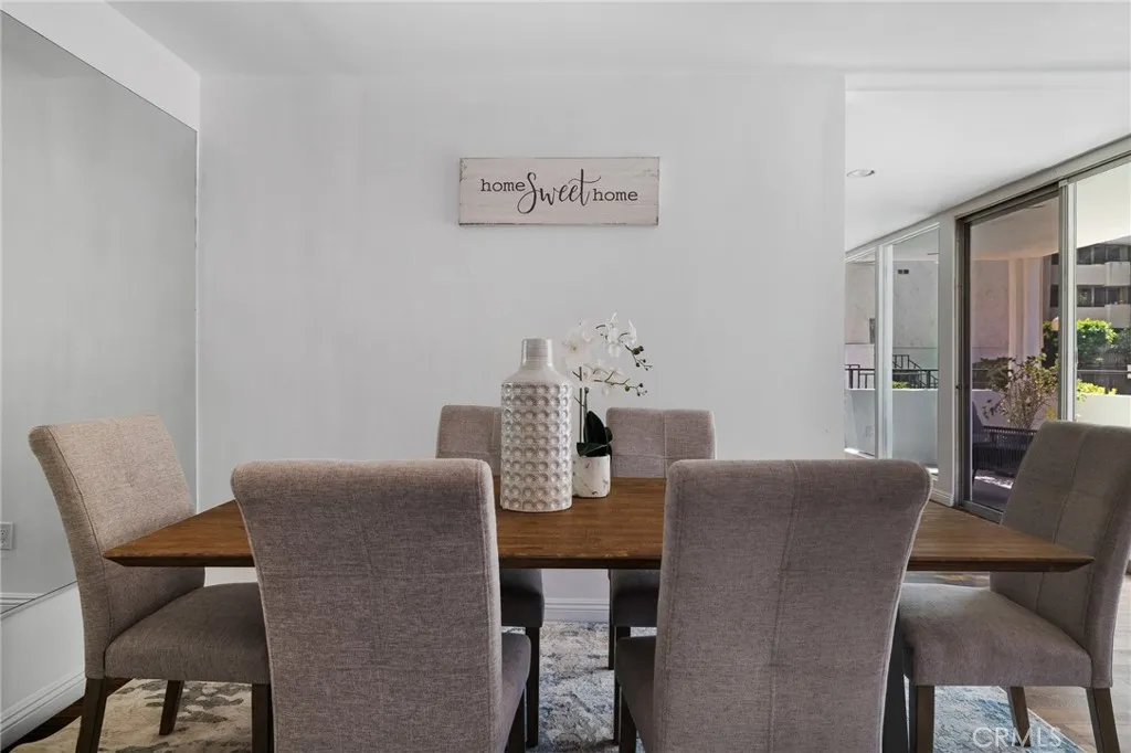 5339 Newcastle Avenue 112, Encino, California 91316 home-pic-18
