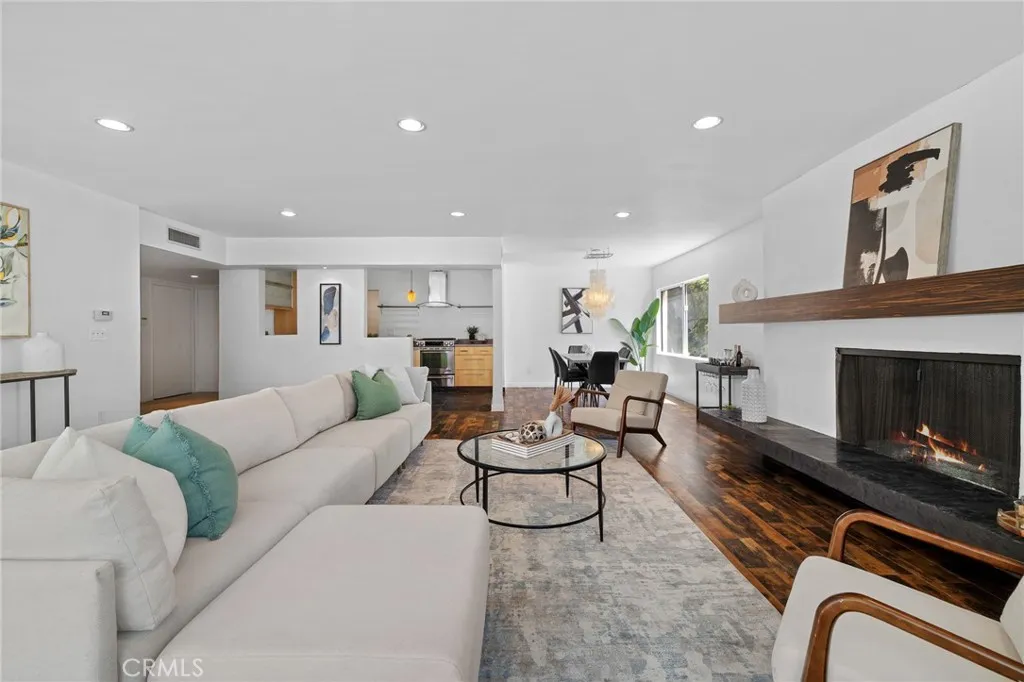 5339 Newcastle Avenue 112, Encino, California 91316 home-pic-0