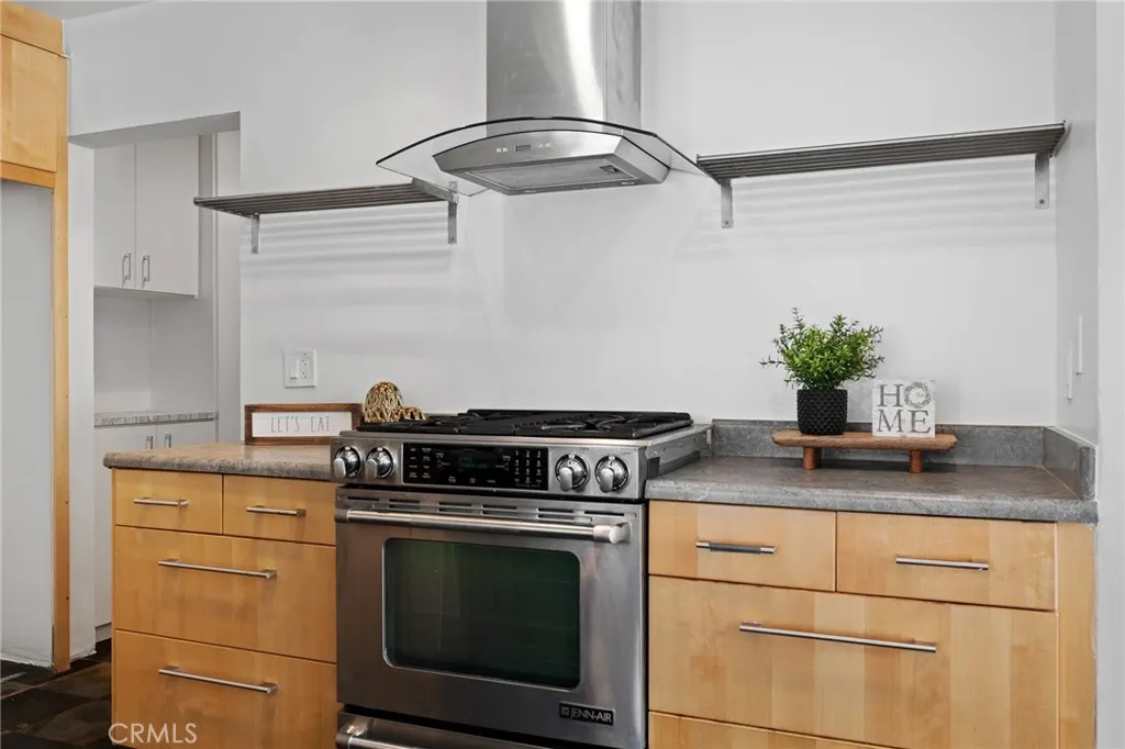 5339 Newcastle Avenue 112, Encino, California 91316 home-pic-15