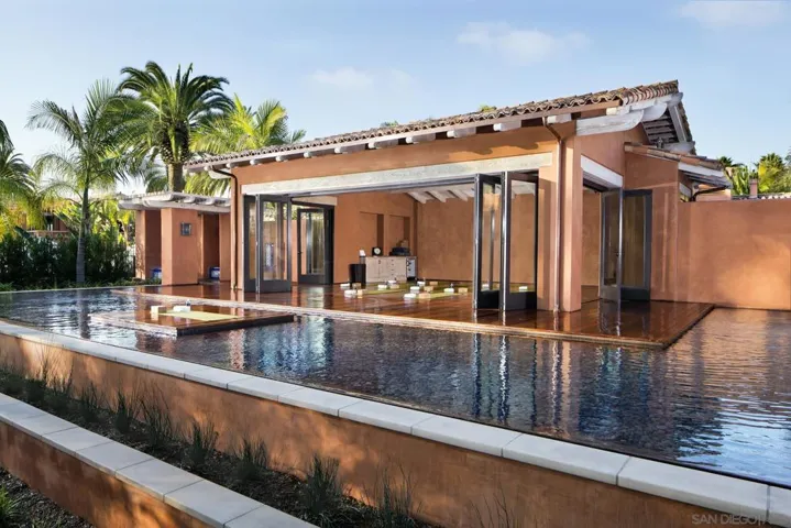 While in residence, Owners enjoy an exceptional yoga and fitness program, blending state-of-the-art facilities with inspiring classes for wellness at every level