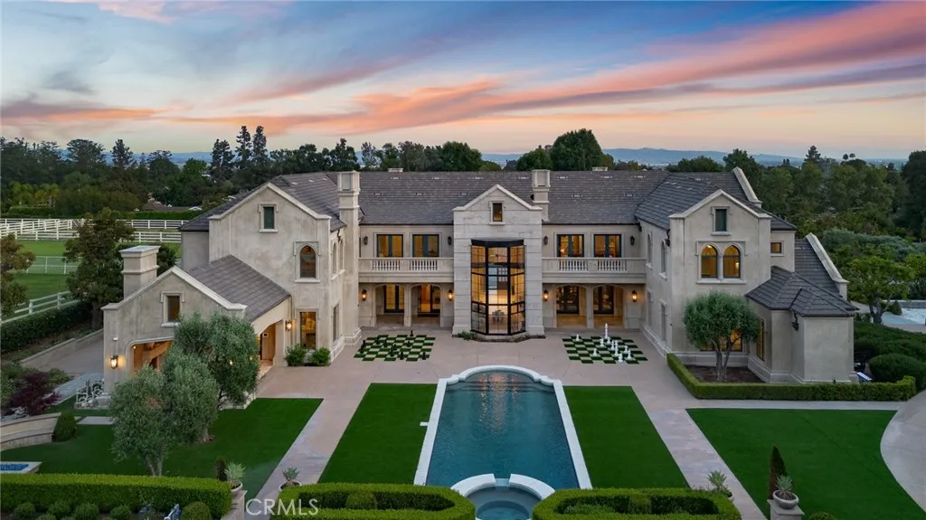 18 Dovetail Lane, Bradbury, California 91008, 10 Bedrooms Bedrooms, ,13 BathroomsBathrooms,Residential,For Sale,Dovetail,OC25186331