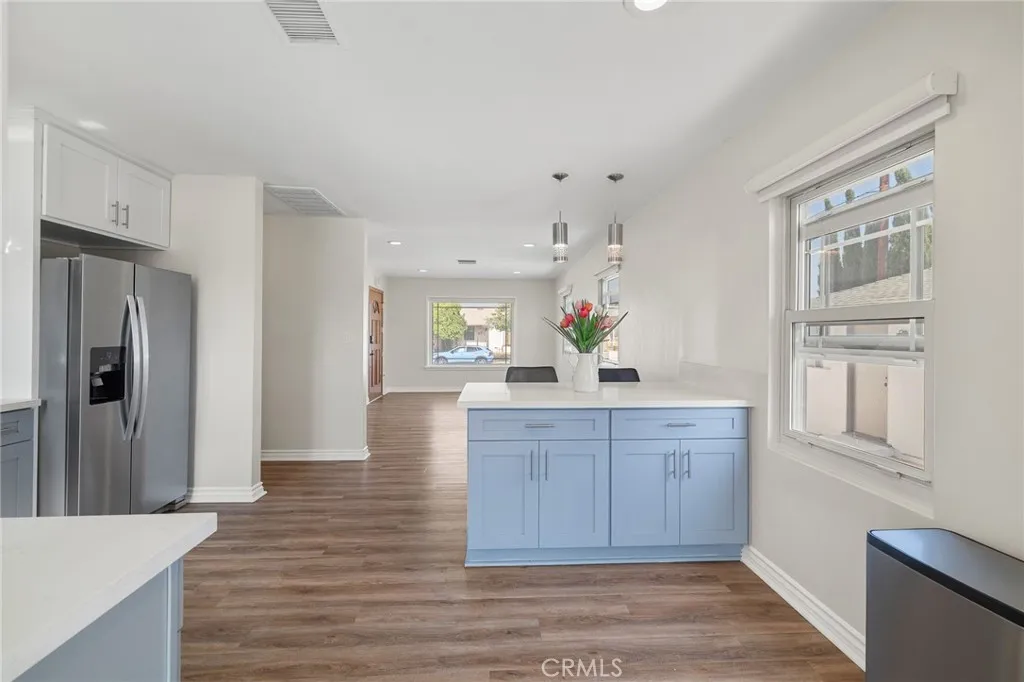 2109 N Dymond Street, Burbank, California 91505, 4 Bedrooms Bedrooms, ,3 BathroomsBathrooms,Residential Lease,For Rent,Dymond,BB25186385