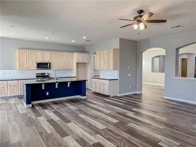 15527 Avanti Drive, Bakersfield, California 93314
