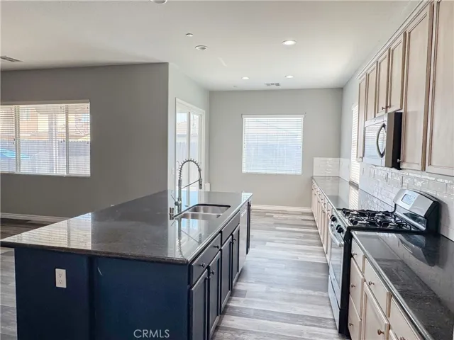 15527 Avanti Drive, Bakersfield, California 93314
