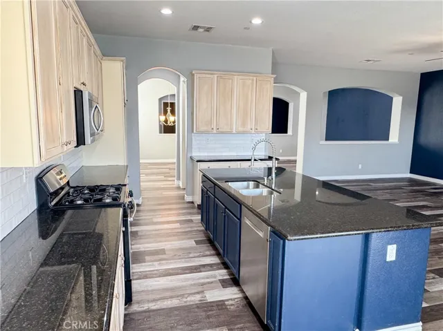 15527 Avanti Drive, Bakersfield, California 93314