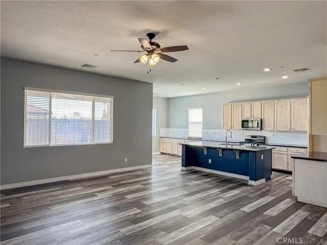 15527 Avanti Drive, Bakersfield, California 93314