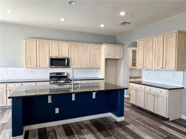 15527 Avanti Drive, Bakersfield, California 93314