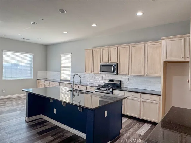 15527 Avanti Drive, Bakersfield, California 93314