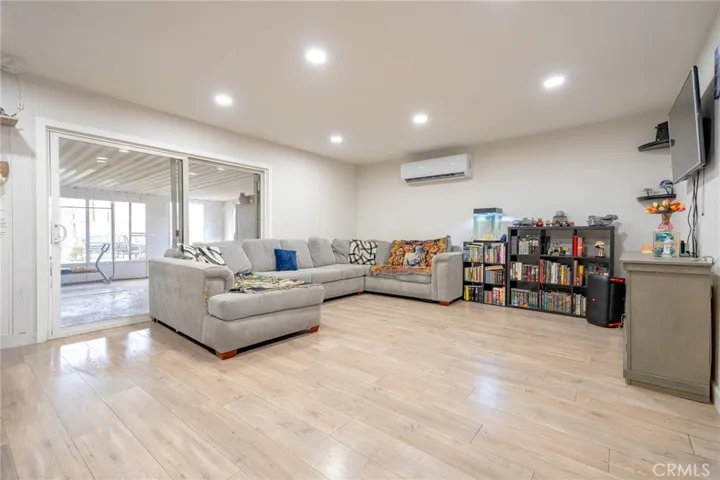 1924 Hunter Road, Colton, California 92324