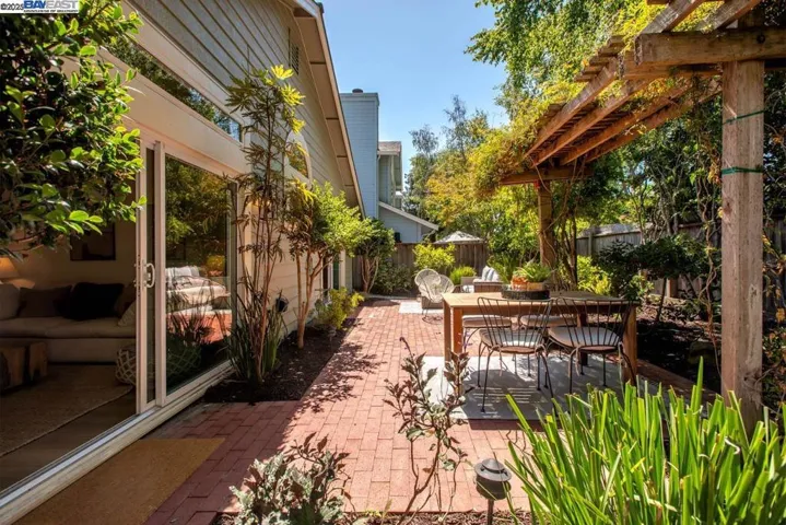 21 Ulster Pl, Alameda, California 94502