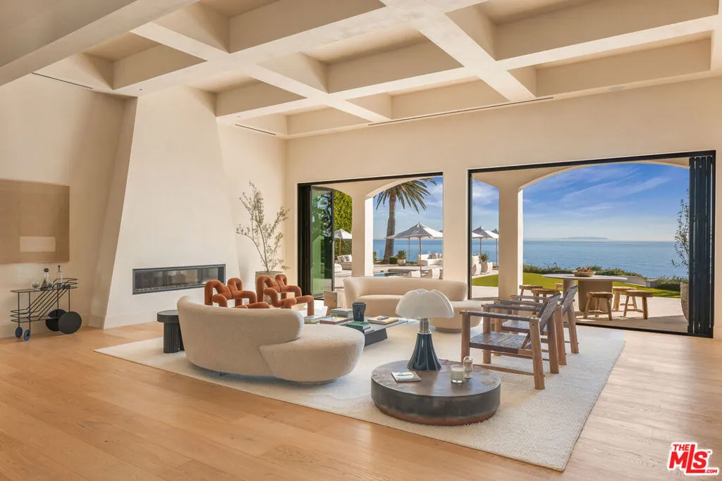 24824 Pacific Coast Highway, Malibu, California 90265, 8 Bedrooms Bedrooms, ,11 BathroomsBathrooms,Residential,For Sale,Pacific Coast,25580227