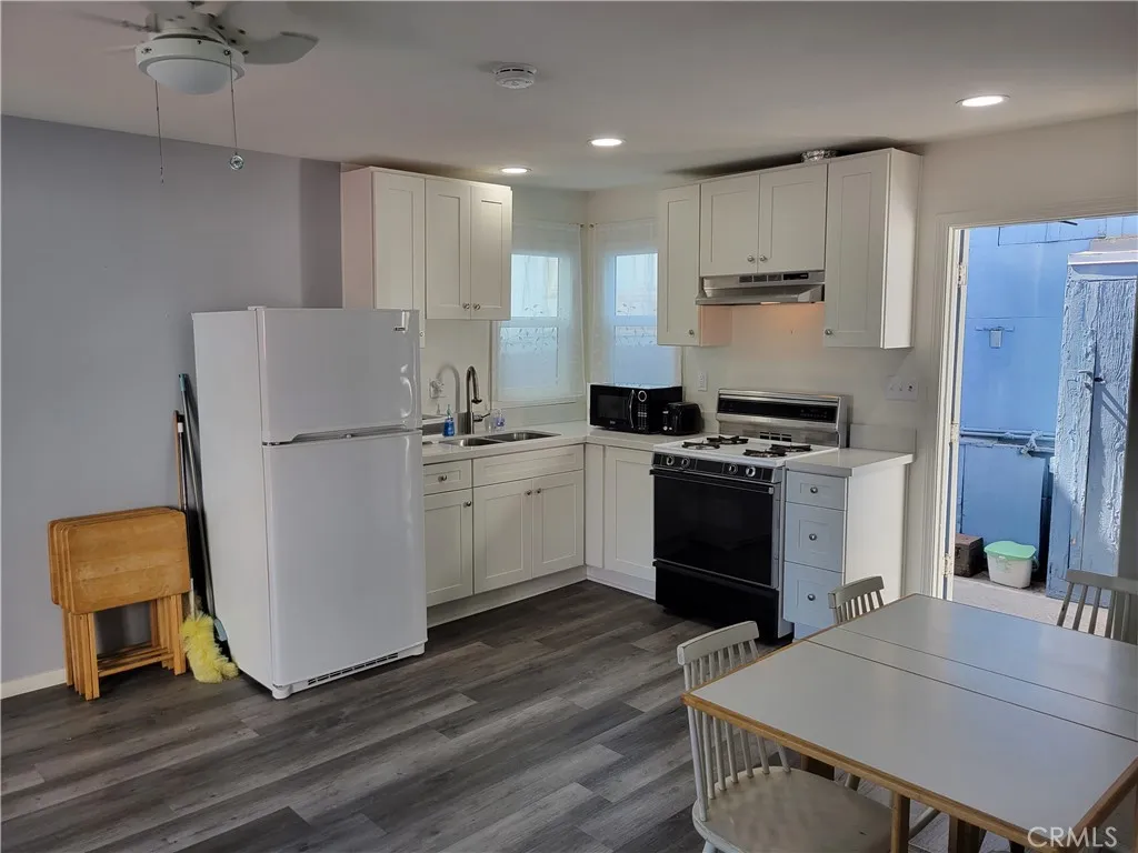 1245 W Balboa Boulevard, Newport Beach, California 92661 home-pic-23