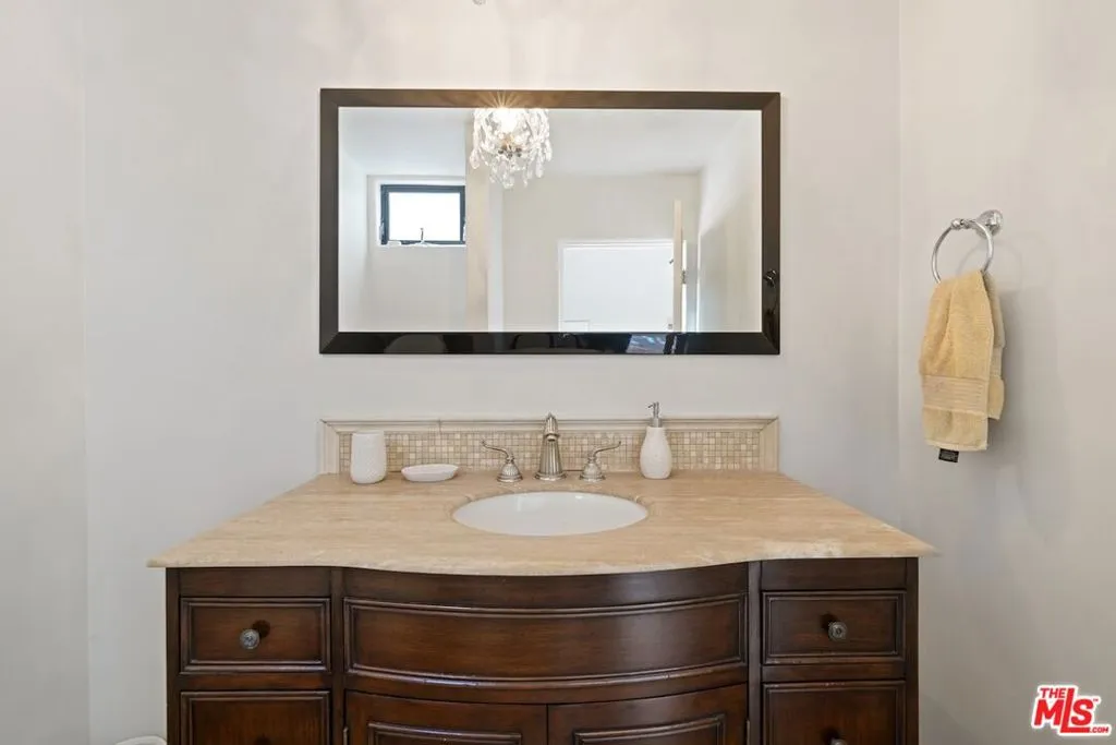 15656 Crownridge Place, Sherman Oaks, California 91403 home-pic-22