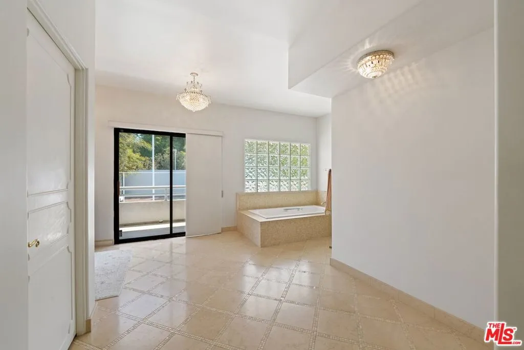 15656 Crownridge Place, Sherman Oaks, California 91403 home-pic-44