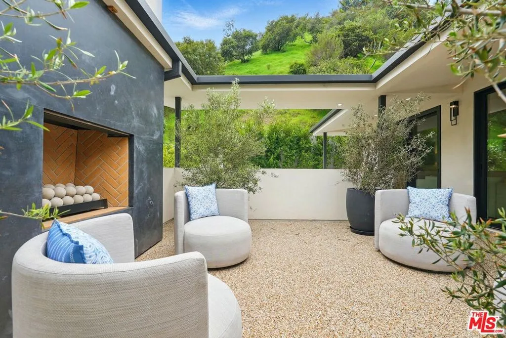913 N Beverly Glen Boulevard, Bel Air, California 90077, 3 Bedrooms Bedrooms, ,3 BathroomsBathrooms,Residential Lease,For Rent,Beverly Glen,25580165