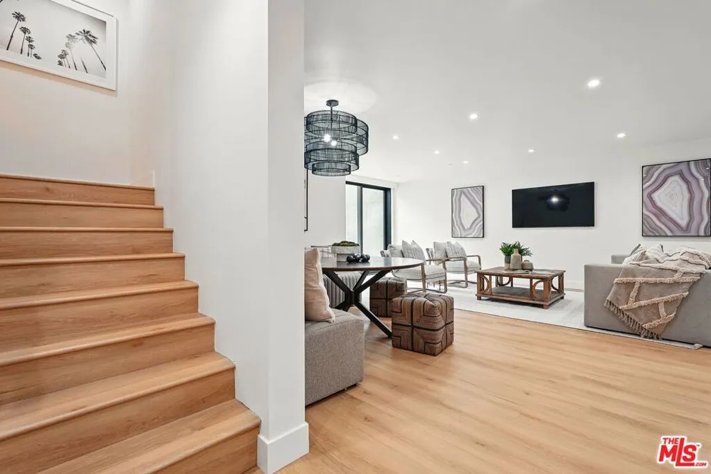 913 1/2 N Beverly Glen Boulevard, Bel Air, California 90077, 1 Bedroom Bedrooms, ,2 BathroomsBathrooms,Residential Lease,For Rent,Beverly Glen,25580169