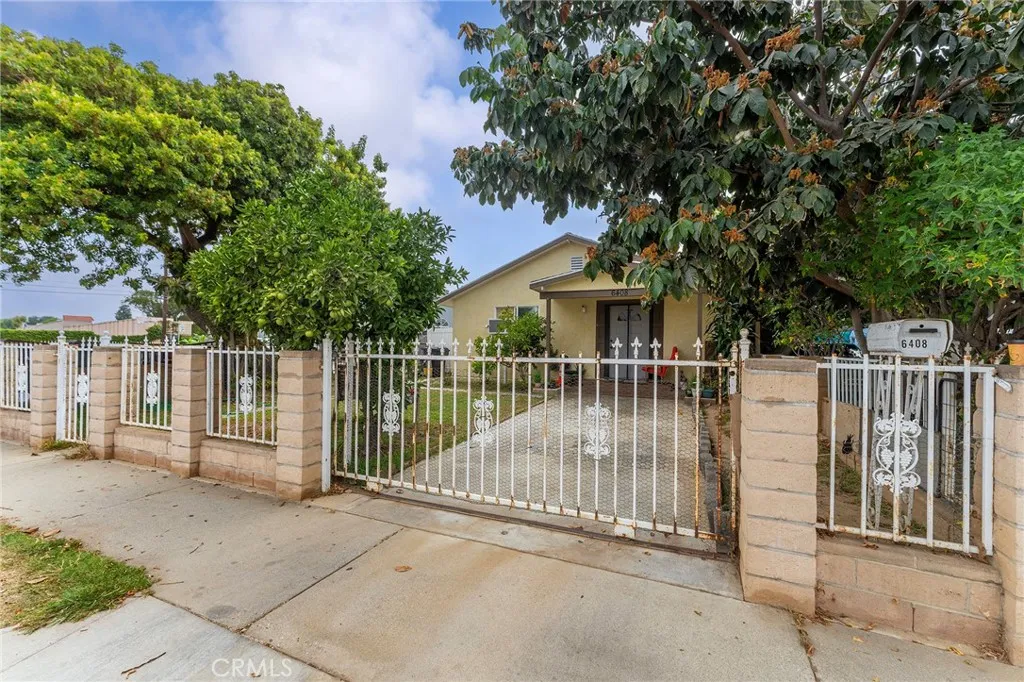 6408 Perry Road, Bell Gardens, California 90201, 3 Bedrooms Bedrooms, ,1 BathroomBathrooms,Residential,For Sale,Perry,PW25186650