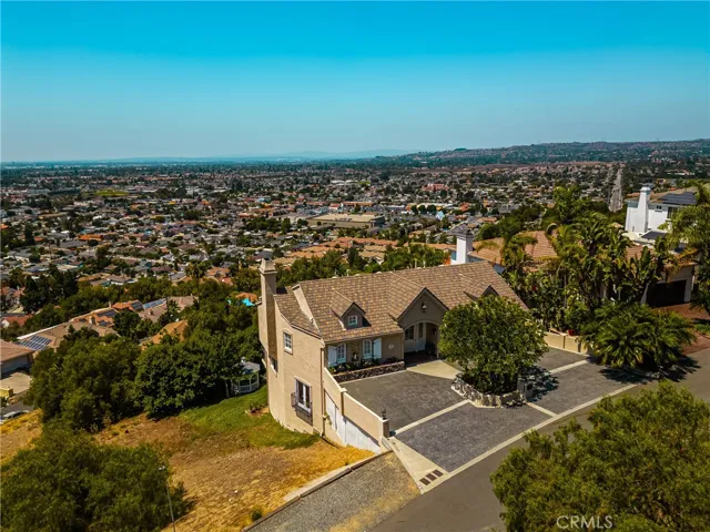 12272 Media Panorama boasts a classic design, level entry and 180 degree views!