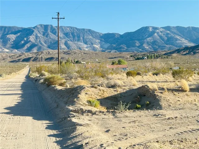 9 Midway Ave, Lucerne Valley, California 92356