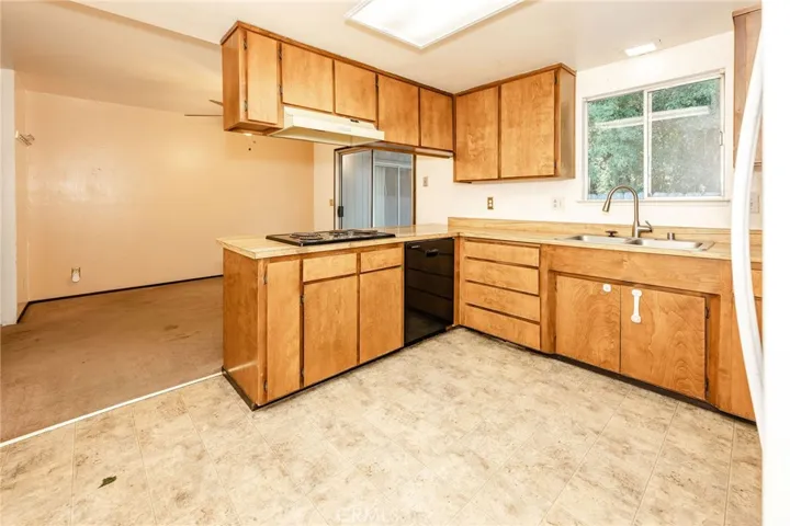 kitchen toward dining room