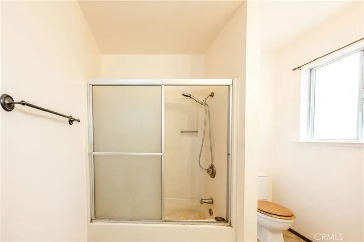 Primary Bathroom tub/shower