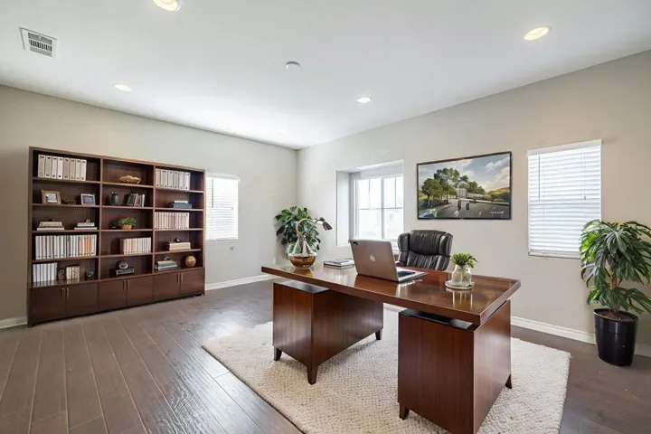 34-web-or-mls-AVOH--31 virtually staged