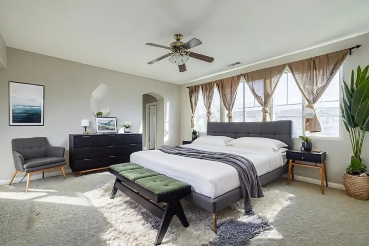 40-web-or-mls-AVOH--35 virtually staged