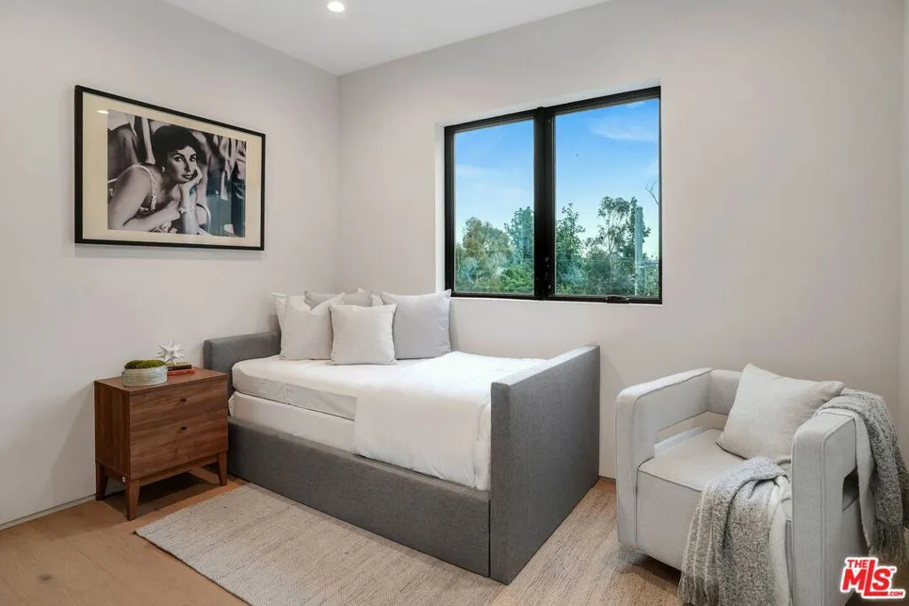 2354 Riverside Drive, Los Angeles, California 90039 home-pic-20