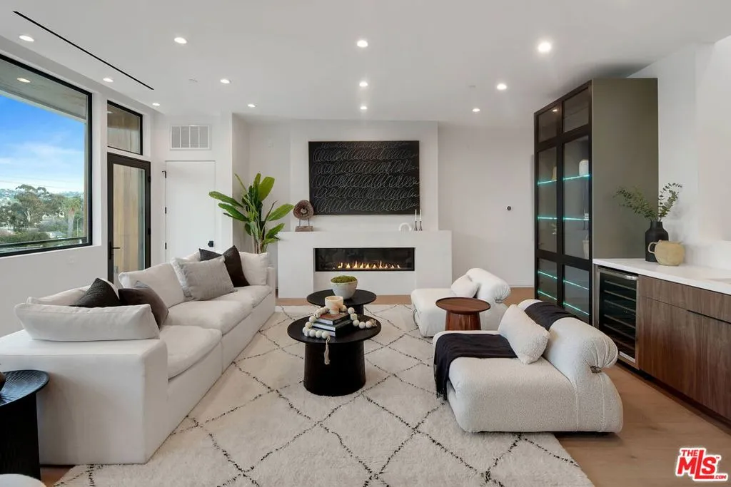 2354 Riverside Drive, Los Angeles, California 90039 home-pic-0