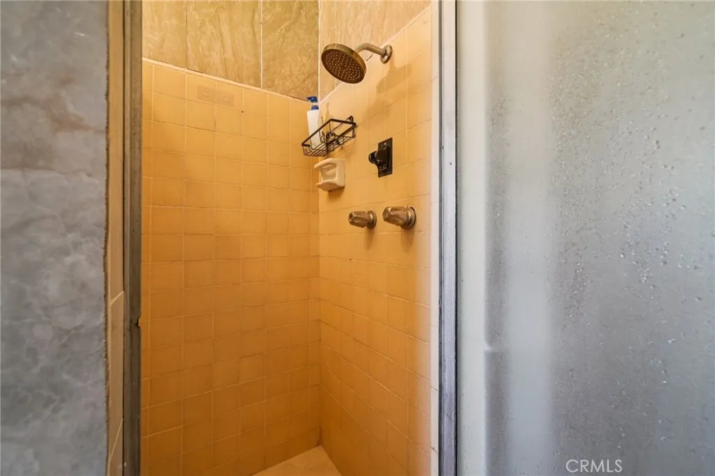 1260 Lincoln Avenue, Pomona, California 91767 home-pic-22