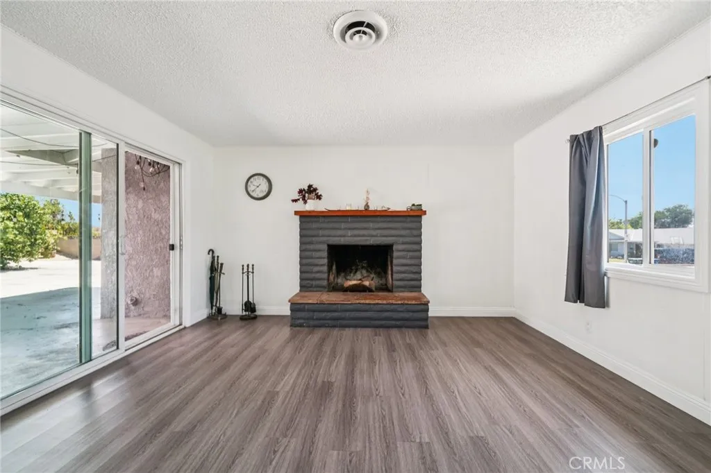 1260 Lincoln Avenue, Pomona, California 91767 home-pic-9