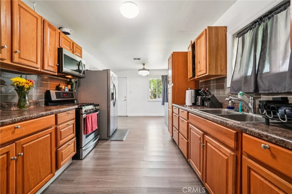 1260 Lincoln Avenue, Pomona, California 91767 home-pic-11