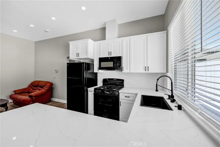 9998 Louise Avenue, Northridge, California 91325