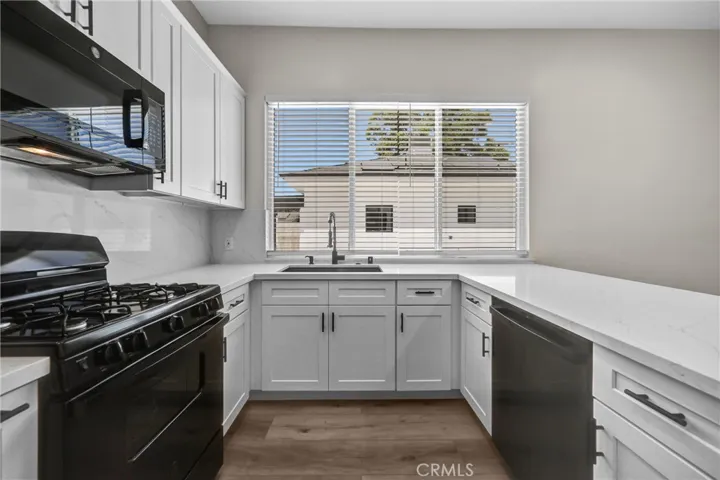 9998 Louise Avenue, Northridge, California 91325