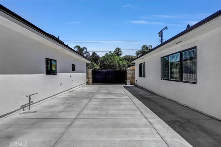 9998 Louise Avenue, Northridge, California 91325
