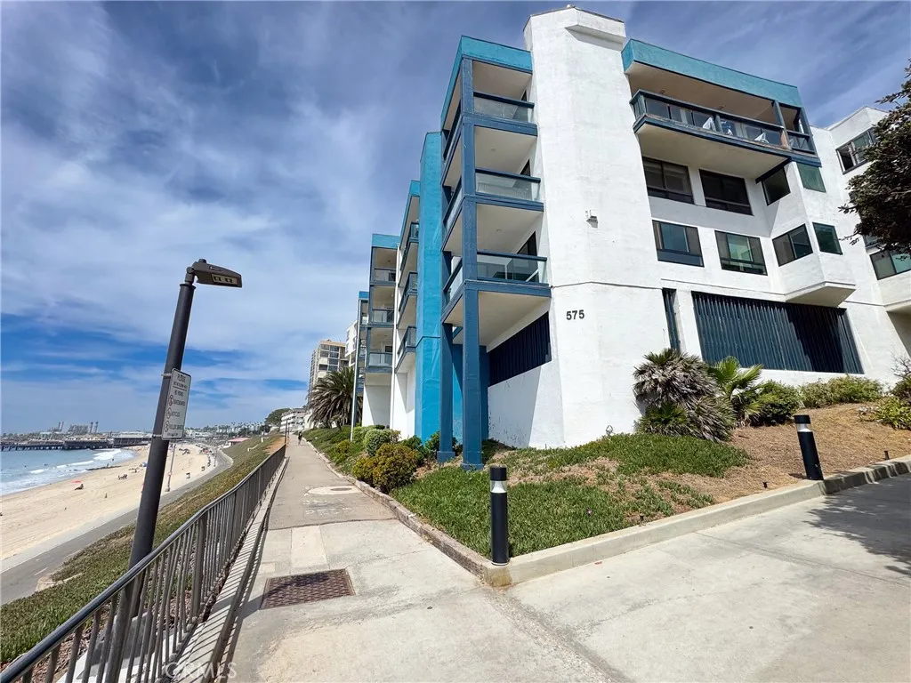 575 Esplanade 102, Redondo Beach, California 90277 home-pic-39