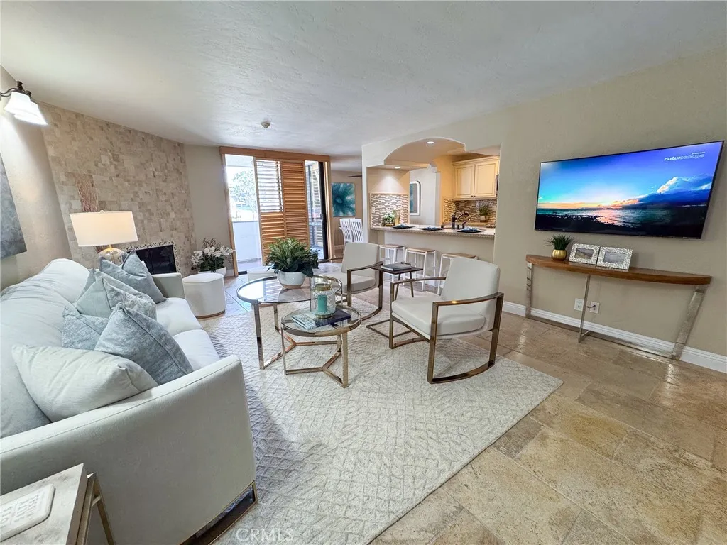 575 Esplanade 102, Redondo Beach, California 90277 home-pic-8