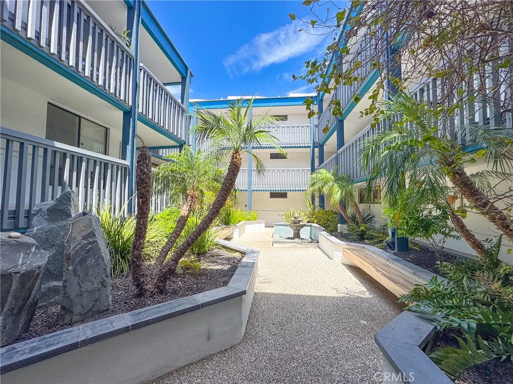 575 Esplanade 102, Redondo Beach, California 90277 home-pic-37