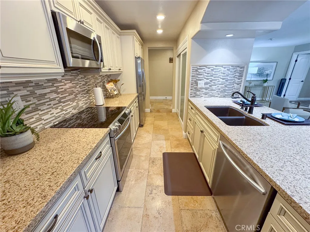 575 Esplanade 102, Redondo Beach, California 90277 home-pic-13