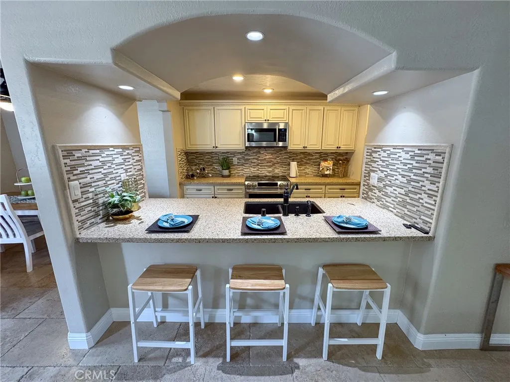 575 Esplanade 102, Redondo Beach, California 90277 home-pic-12