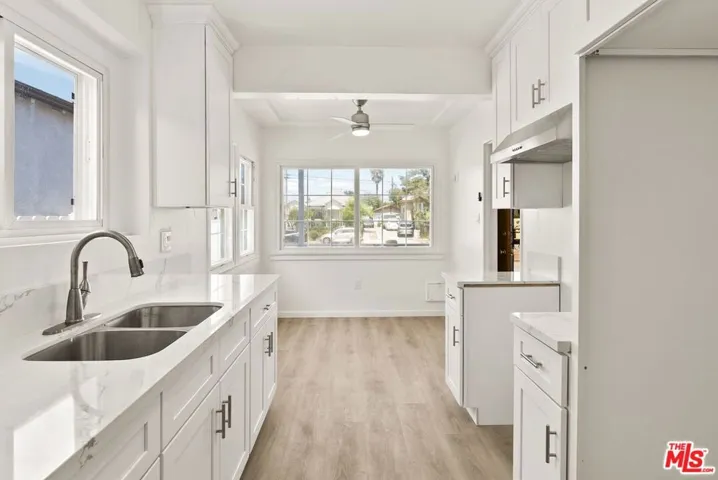 820 W 98th Street, Los Angeles, California 90044