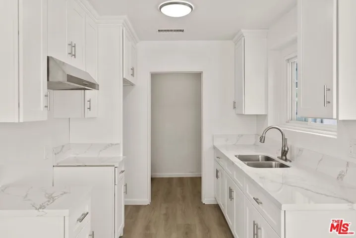 820 W 98th Street, Los Angeles, California 90044