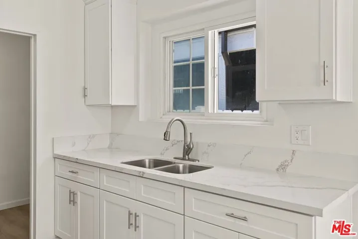 820 W 98th Street, Los Angeles, California 90044