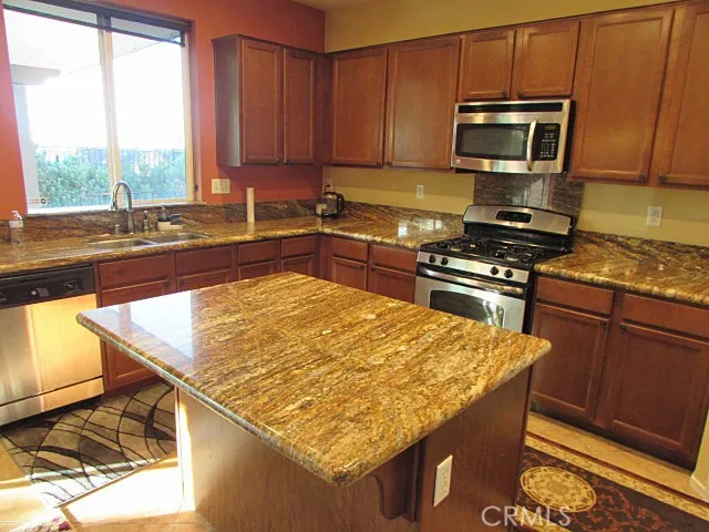 10918 Clover Cir, Corona, California 92883 home-pic-5