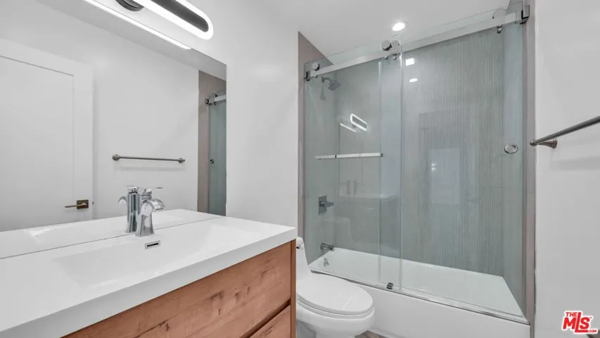 305 San Vicente Boulevard 205, Santa Monica, California 90402