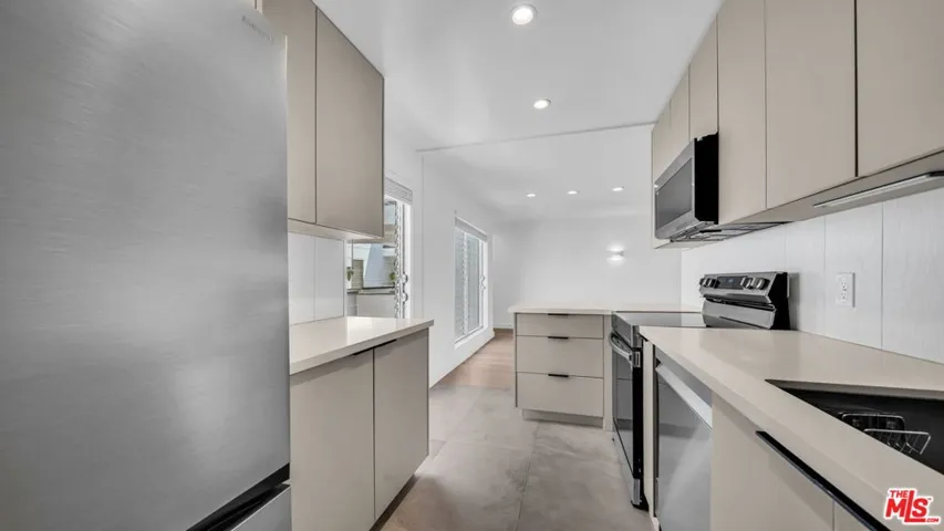 305 San Vicente Boulevard 205, Santa Monica, California 90402