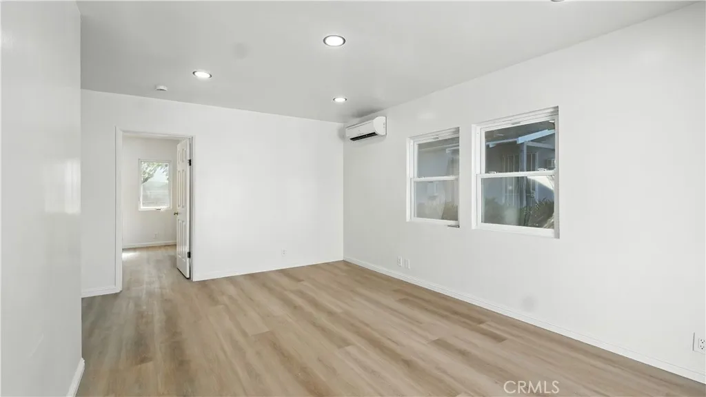 300 W Tujunga Avenue 302, Burbank, California 91502, 1 Bedroom Bedrooms, ,1 BathroomBathrooms,Residential Lease,For Rent,Tujunga,SR25187148