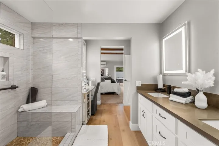 1st floor primary bath